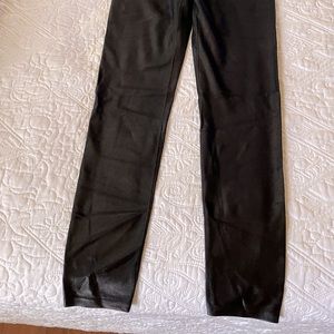 Yoga pants used, in a good condition